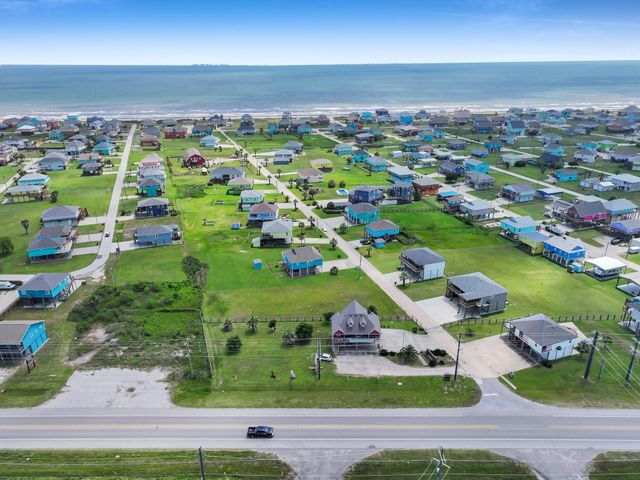 962 Surfside Drive, Crystal Beach, TX 77650