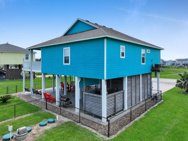 962 Surfside Drive, Crystal Beach, TX 77650