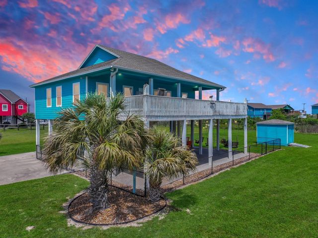 962 Surfside Drive, Crystal Beach, TX 77650