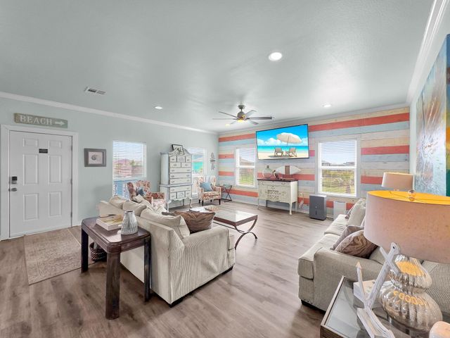 962 Surfside Drive, Crystal Beach, TX 77650