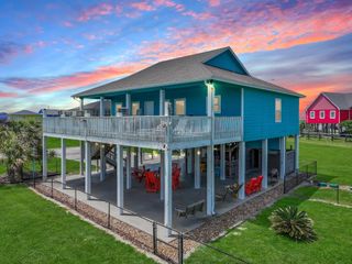 962 Surfside Drive, Crystal Beach, TX 77650