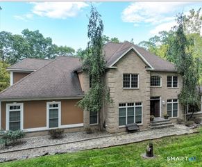4 Southdown Drive, Bristol, CT 06010