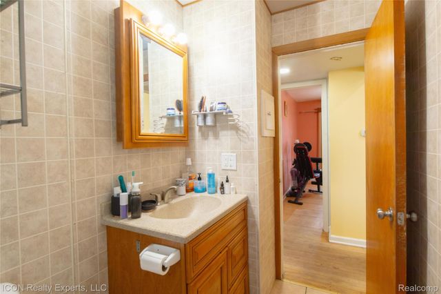 23917 Grunalt Avenue, Warren, MI 48091