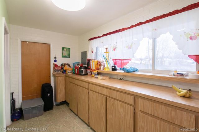 23917 Grunalt Avenue, Warren, MI 48091