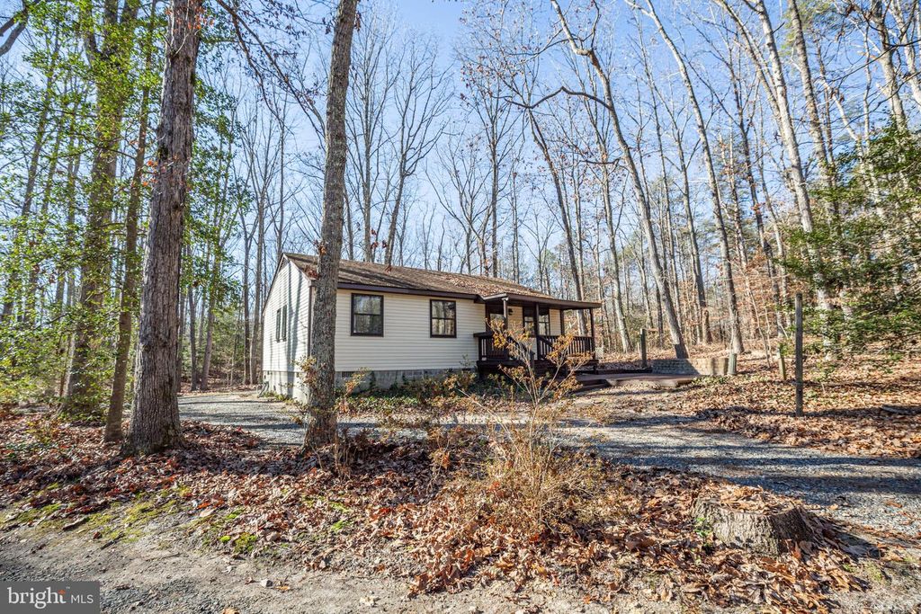Image 2 of property listing at 15332 DAWN BLVD, Doswell, VA 23047