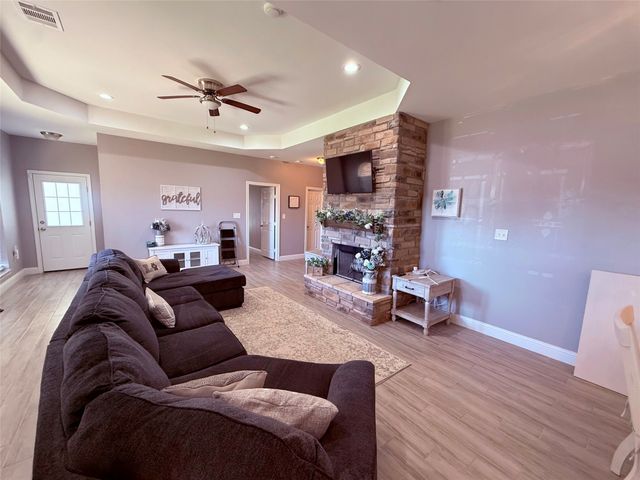 611 Dela Cruz Drive, Winnsboro, TX 75494