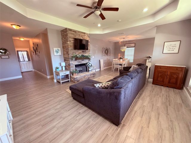 611 Dela Cruz Drive, Winnsboro, TX 75494