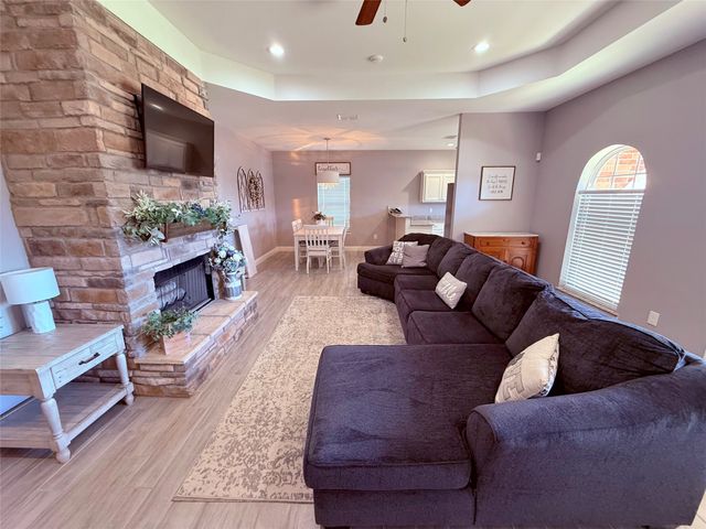 611 Dela Cruz Drive, Winnsboro, TX 75494