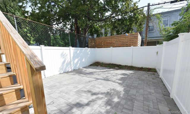 255 Lincoln Avenue, Brooklyn, NY 11208