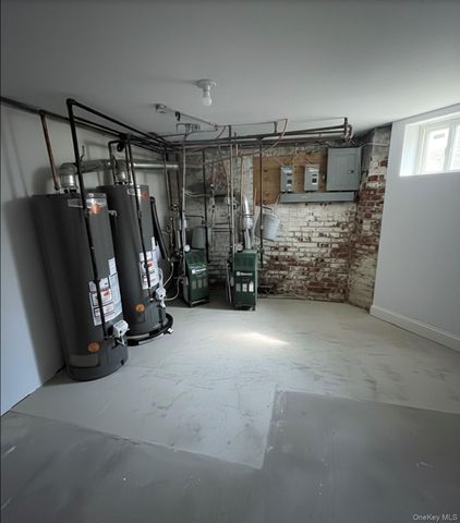 255 Lincoln Avenue, Brooklyn, NY 11208