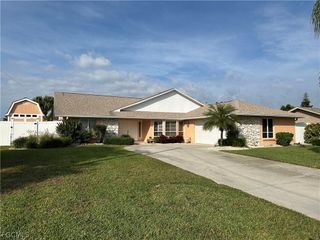 2726 SE 24th CT, Cape Coral, FL 33904