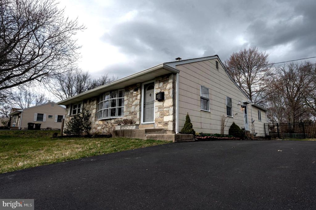2597 CARRELL LN, Willow Grove, PA 19090