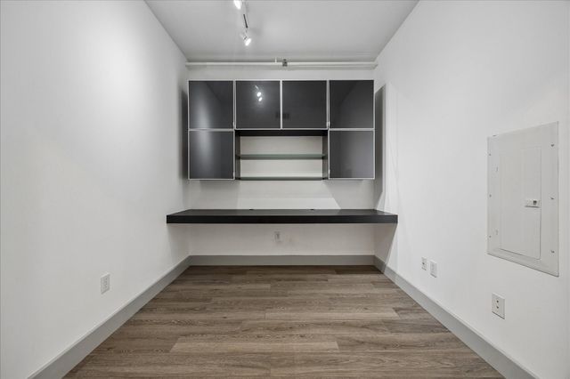 1901 Post Oak Boulevard 408, Houston, TX 77056