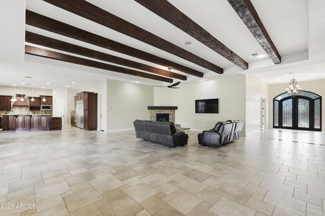 2900 E CLARK Drive, Gilbert, AZ 85297