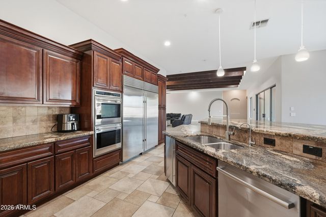 2900 E CLARK Drive, Gilbert, AZ 85297