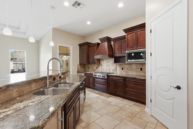 2900 E CLARK Drive, Gilbert, AZ 85297