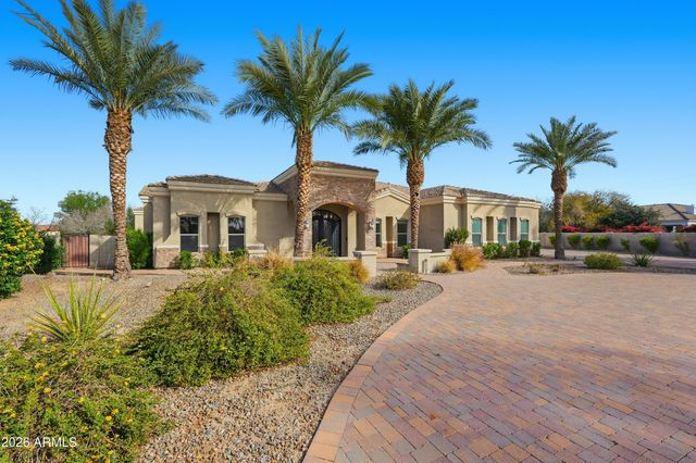 2900 E CLARK Drive, Gilbert, AZ 85297