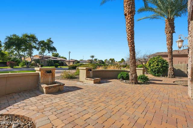 2900 E CLARK Drive, Gilbert, AZ 85297