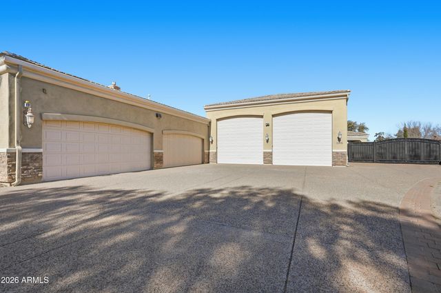 2900 E CLARK Drive, Gilbert, AZ 85297