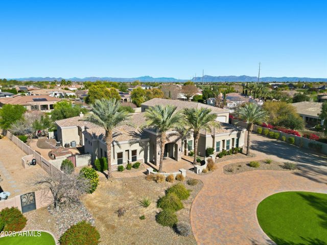 2900 E CLARK Drive, Gilbert, AZ 85297