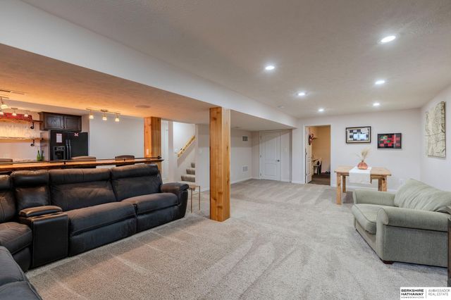 4866 S 170th Street, Omaha, NE 68135