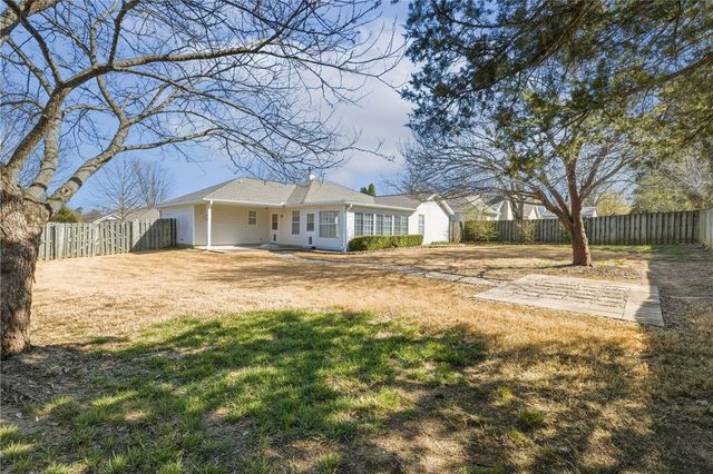 1683 Tallgrass Drive, Fayetteville, AR 72701