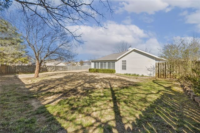 1683 Tallgrass Drive, Fayetteville, AR 72701