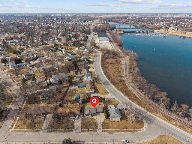 406 ELM STREET, Combined Locks, WI 54113