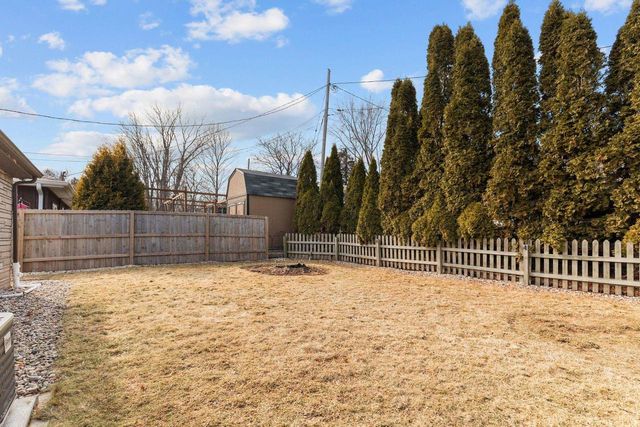 406 ELM STREET, Combined Locks, WI 54113