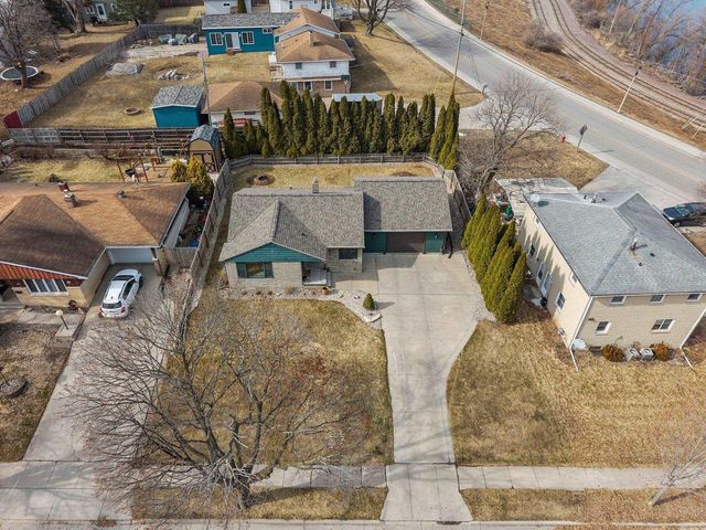 406 ELM STREET, Combined Locks, WI 54113