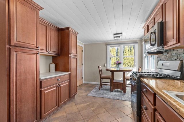 406 ELM STREET, Combined Locks, WI 54113