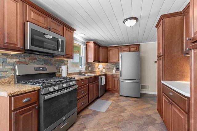 406 ELM STREET, Combined Locks, WI 54113