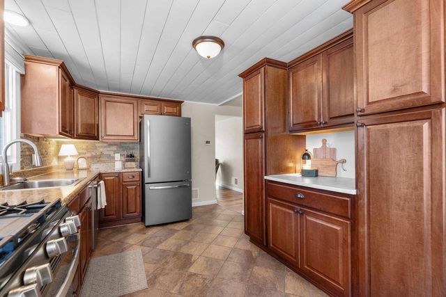 406 ELM STREET, Combined Locks, WI 54113