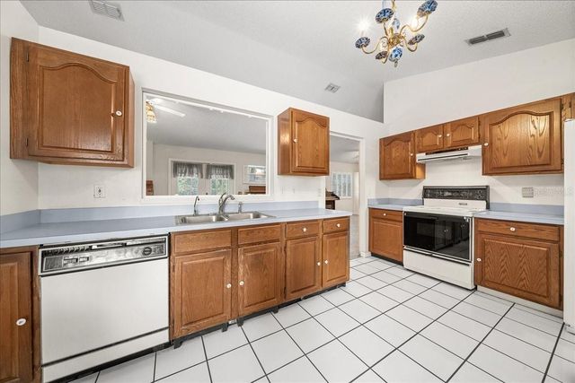 1211 W OLD US HIGHWAY 441, Mount Dora, FL 32757