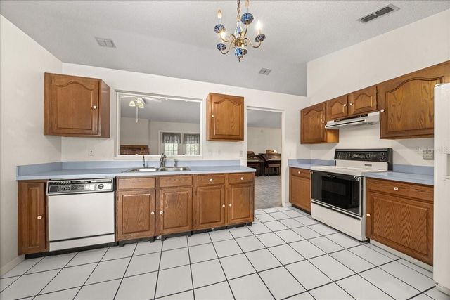 1211 W OLD US HIGHWAY 441, Mount Dora, FL 32757