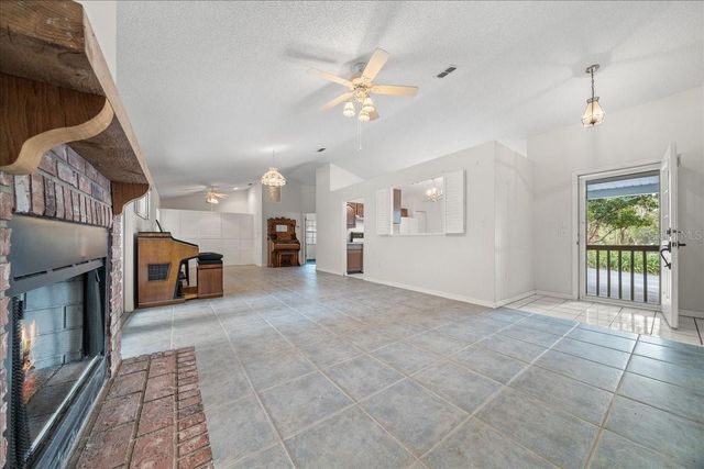 1211 W OLD US HIGHWAY 441, Mount Dora, FL 32757