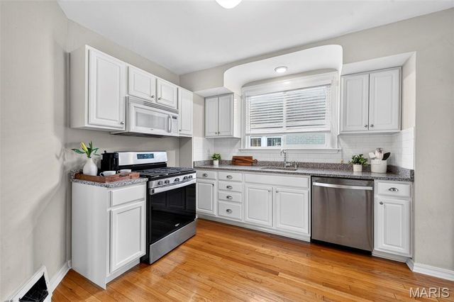 109 Handlan Court, Kirkwood, MO 63122