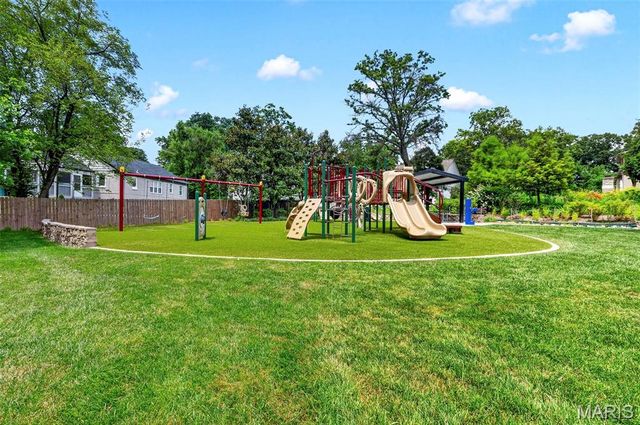 109 Handlan Court, Kirkwood, MO 63122