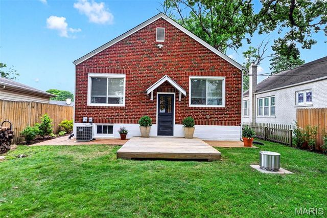 109 Handlan Court, Kirkwood, MO 63122