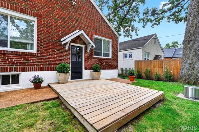 109 Handlan Court, Kirkwood, MO 63122