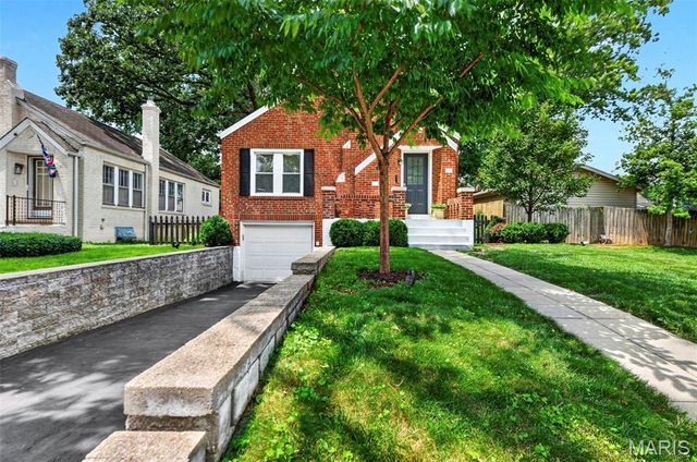 109 Handlan Court, Kirkwood, MO 63122