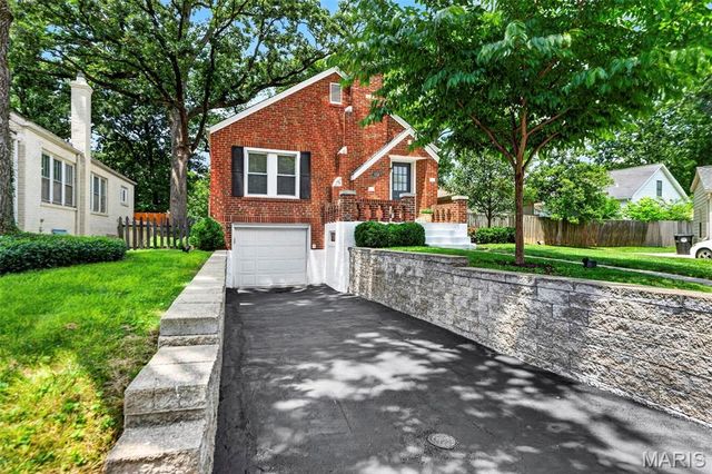 109 Handlan Court, Kirkwood, MO 63122