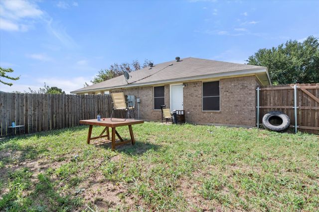 301 Schumacher Drive 303, Burleson, TX 76028