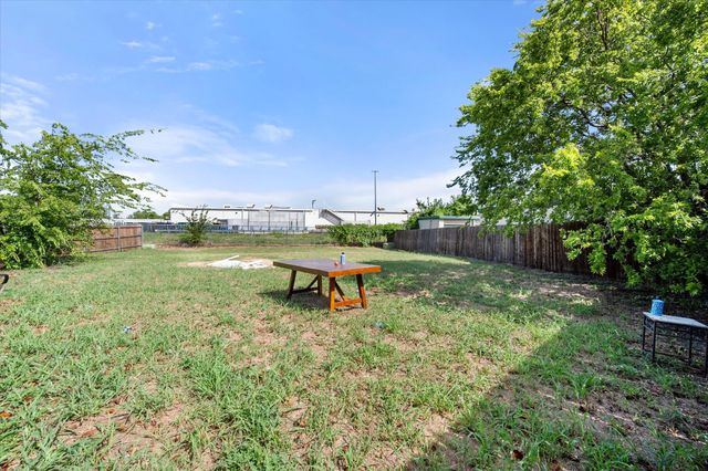 301 Schumacher Drive 303, Burleson, TX 76028