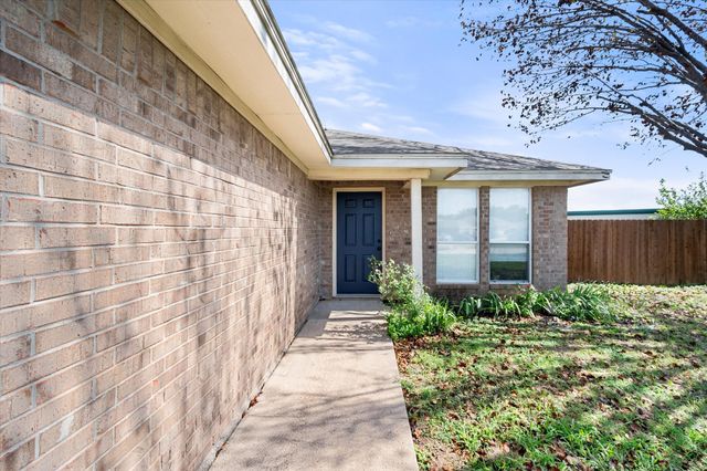 301 Schumacher Drive 303, Burleson, TX 76028