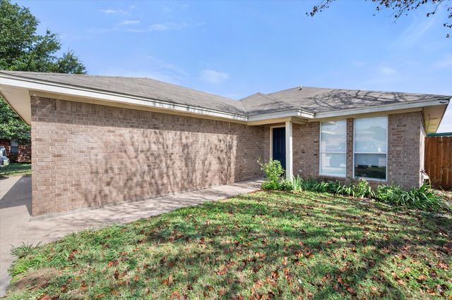 301 Schumacher Drive 303, Burleson, TX 76028