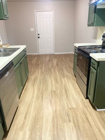 301 Schumacher Drive 303, Burleson, TX 76028