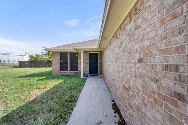 301 Schumacher Drive 303, Burleson, TX 76028
