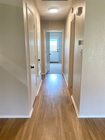 301 Schumacher Drive 303, Burleson, TX 76028