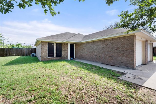 301 Schumacher Drive 303, Burleson, TX 76028